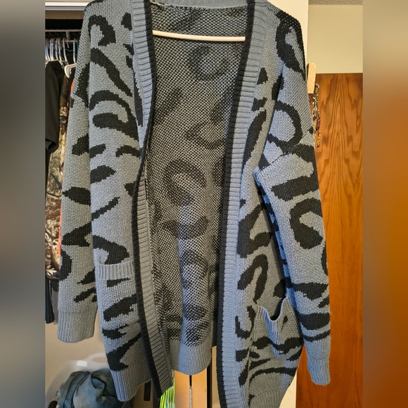 SHEIN Black & Gray Animal Print Open Front Cardigan - Picture 4 of 10